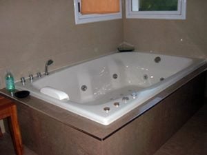 instalación de un jacuzzi exterior